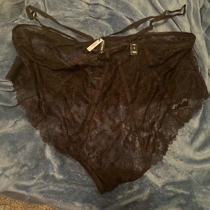 NWT torrid size 6 black lace thong